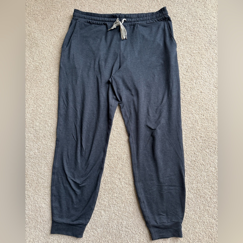 Vuori women’s performance jogger